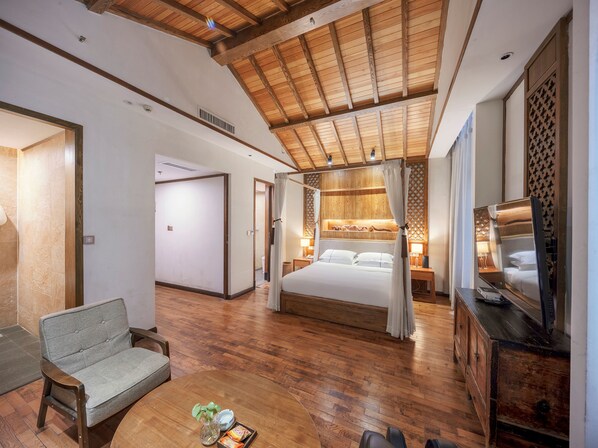 Desk, blackout curtains, free WiFi, bed sheets