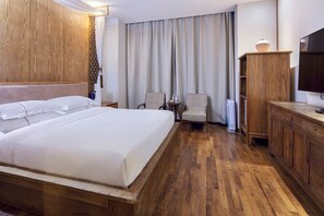 Desk, blackout curtains, free WiFi, bed sheets