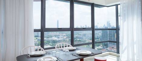 Classic Room | Makan dalam bilik