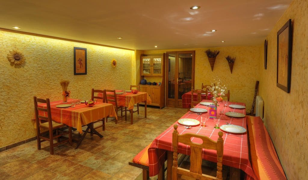 Sarapan ala kontinental setiap hari dengan biaya tambahan