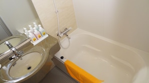 Separate bathtub and shower, deep-soaking bathtub, hair dryer - Family Lodge Hatagoya Tsuyama (Tsuyama)