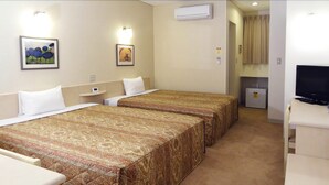 A hotel room with two beds, a TV, a mini-fridge, and a small kitchenette. - Family Lodge Hatagoya Niihama (Niihama)