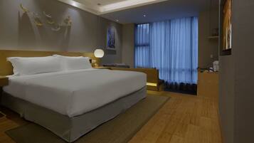 Desk, blackout drapes, free WiFi, bed sheets