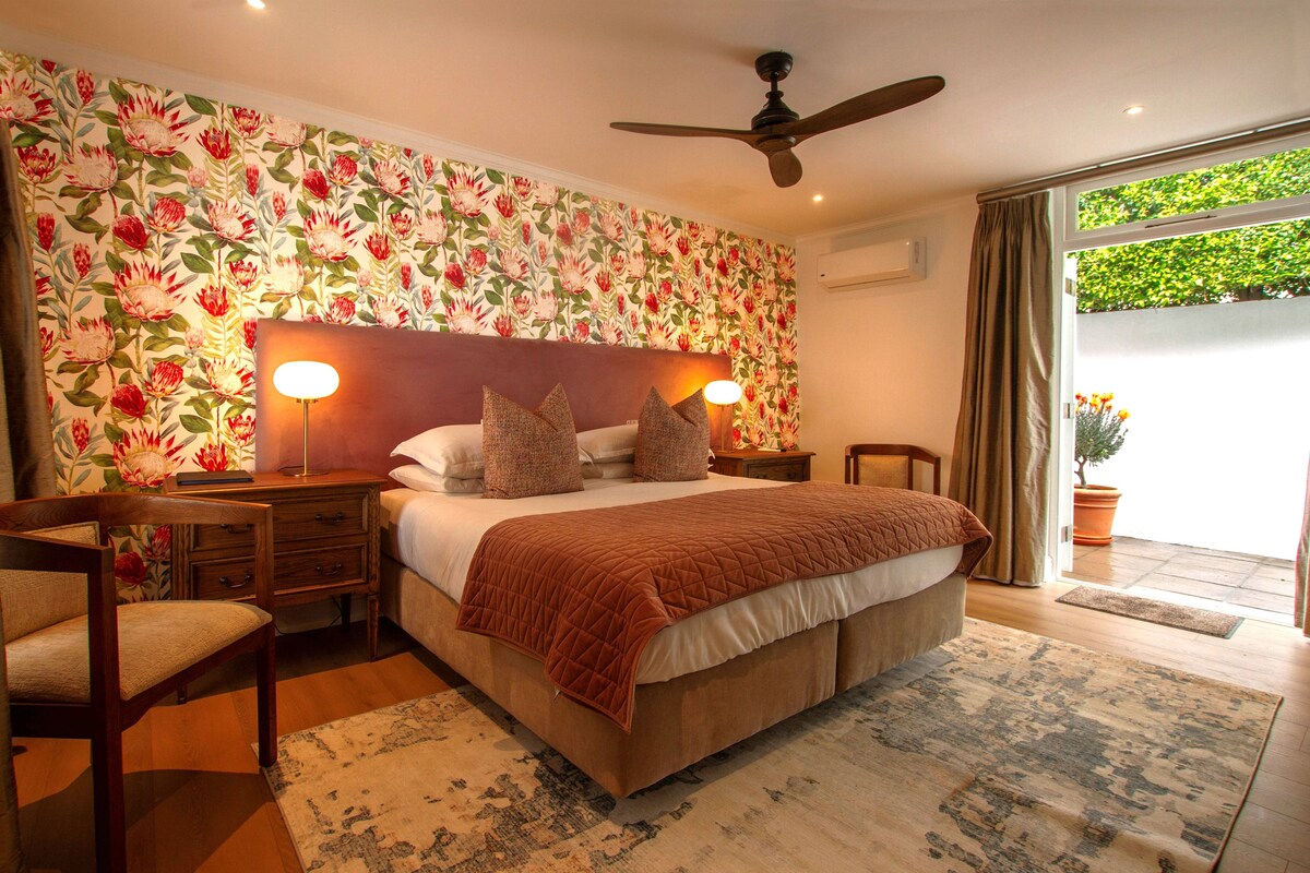 Superior Twin Room, 1 Bedroom, Courtyard View | Premium bedding, down comforters, minibar, in-room safe