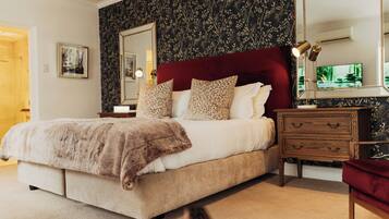 Premium bedding, down duvets, minibar, in-room safe