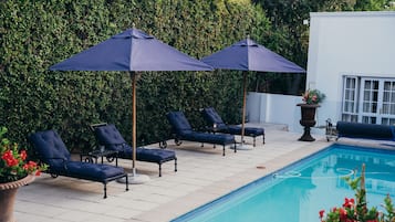 Outdoor pool, free cabanas, pool umbrellas