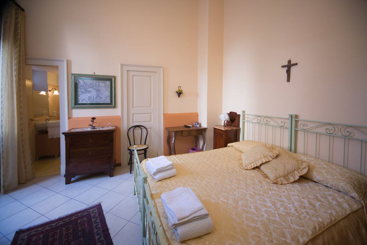 Desk, free WiFi, bed sheets