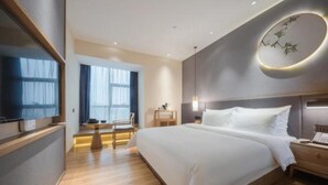 Kamar Double Standar | Meja kerja, tirai kedap cahaya, dan Wi-Fi gratis