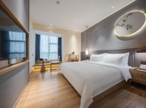 Quarto casal standard | Escrivaninha, cortinas blackout, Wi-Fi de cortesia