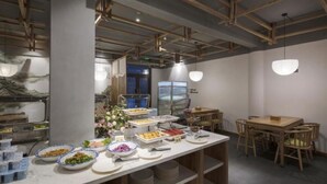 Daily buffet breakfast for a fee - Qianna Bianyuan Hotel (Kaifeng)