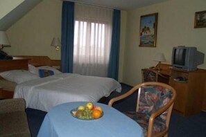 Desk, free WiFi, bed sheets - Landhotel Kirchberg (Kirchberg an der Jagst)