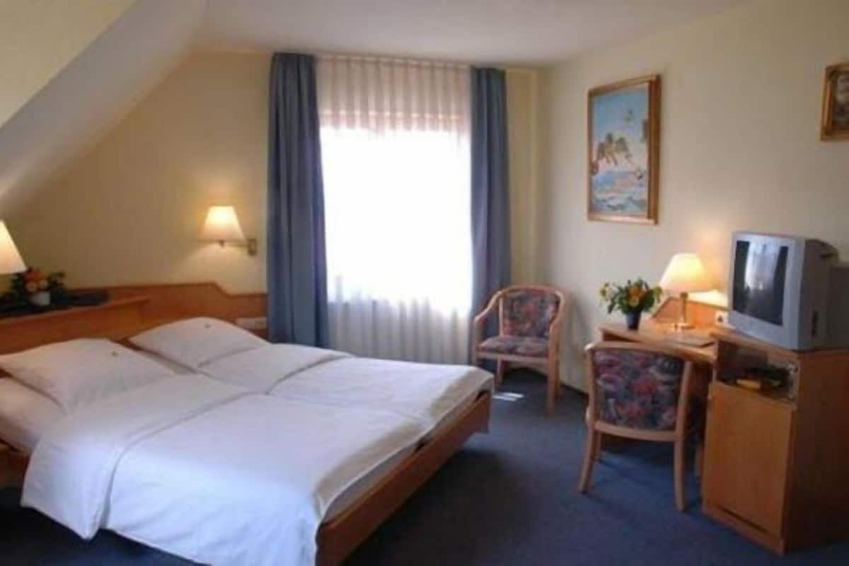 Bureau, Wi-Fi gratuit, draps fournis