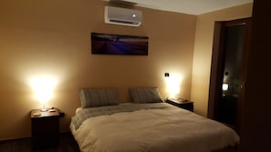 Neljän hengen classic-huone | Yksilöllisesti sisustettu, yksilöllisesti kalustettu, äänieristys