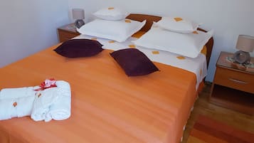 Apartemen, 1 kamar tidur (3) | 1 kamar tidur, setrika/meja setrika, Wi-Fi gratis, dan seprai linen