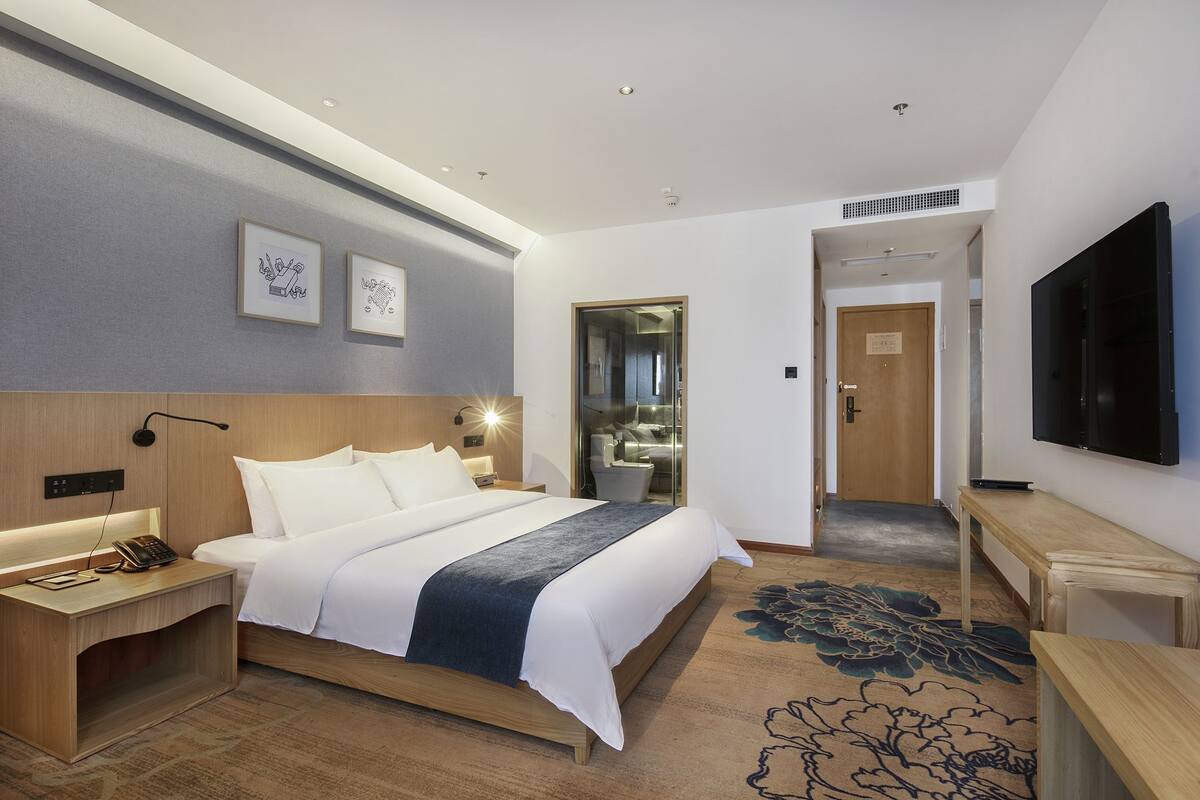 Standard Double Room (Mainland China Citizens Only) | In-room safe, desk, blackout curtains, free WiFi