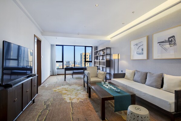 Suite familiale | Aire de séjour | Téléviseur à écran plat