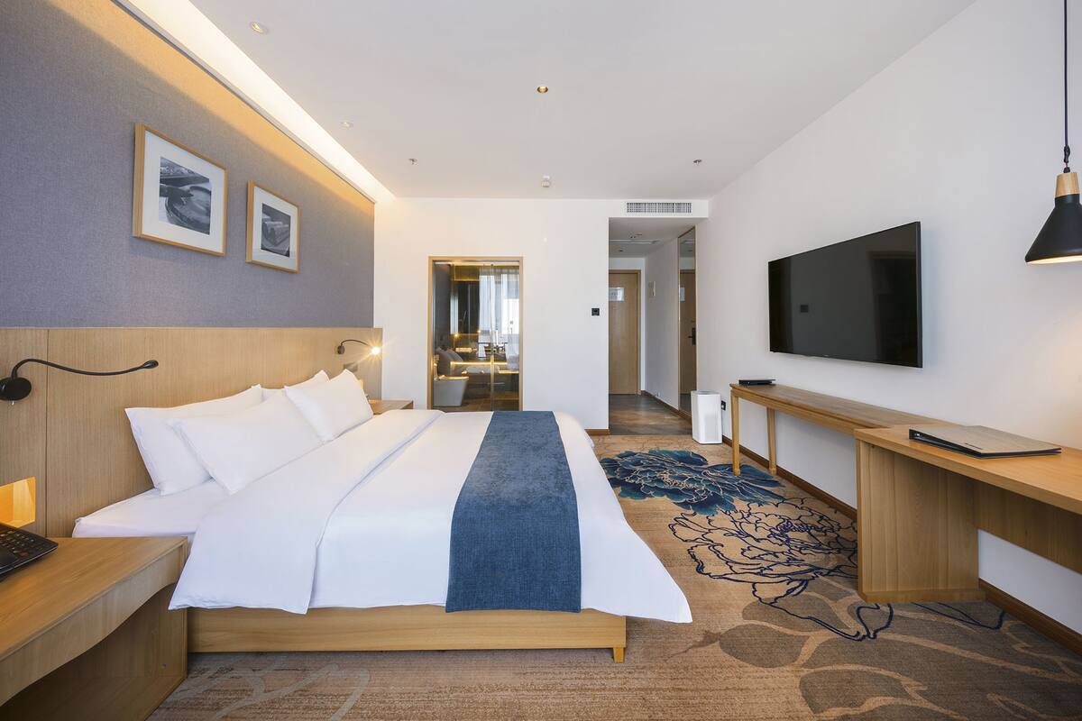 Superior Double Room (Mainland China Citizens Only) | In-room safe, desk, blackout curtains, free WiFi