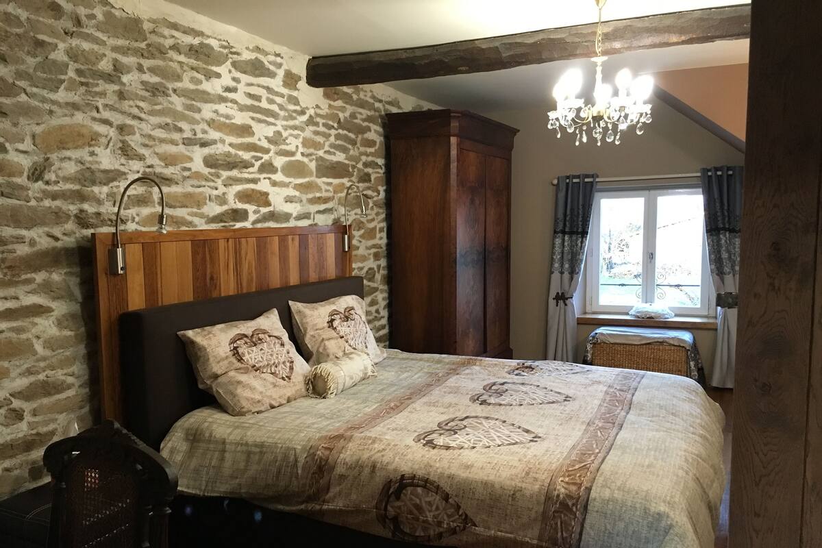 Quarto casal ('Chopin') | Cortinas blackout, ferros/tábuas de passar roupa, Wi-Fi de cortesia