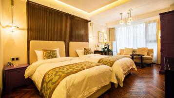 Desk, blackout curtains, free WiFi