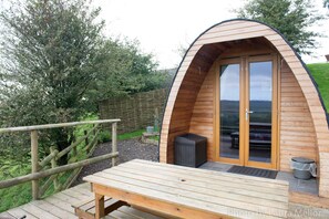 Outdoor dining - Mulino Pods (Ashbourne)