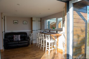 Panoramic Pod | Living area
