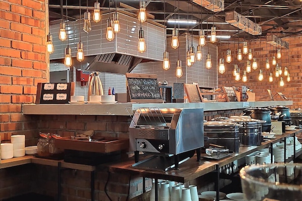 Frokost med lokale retter hver dag (MYR 18.00 per person)