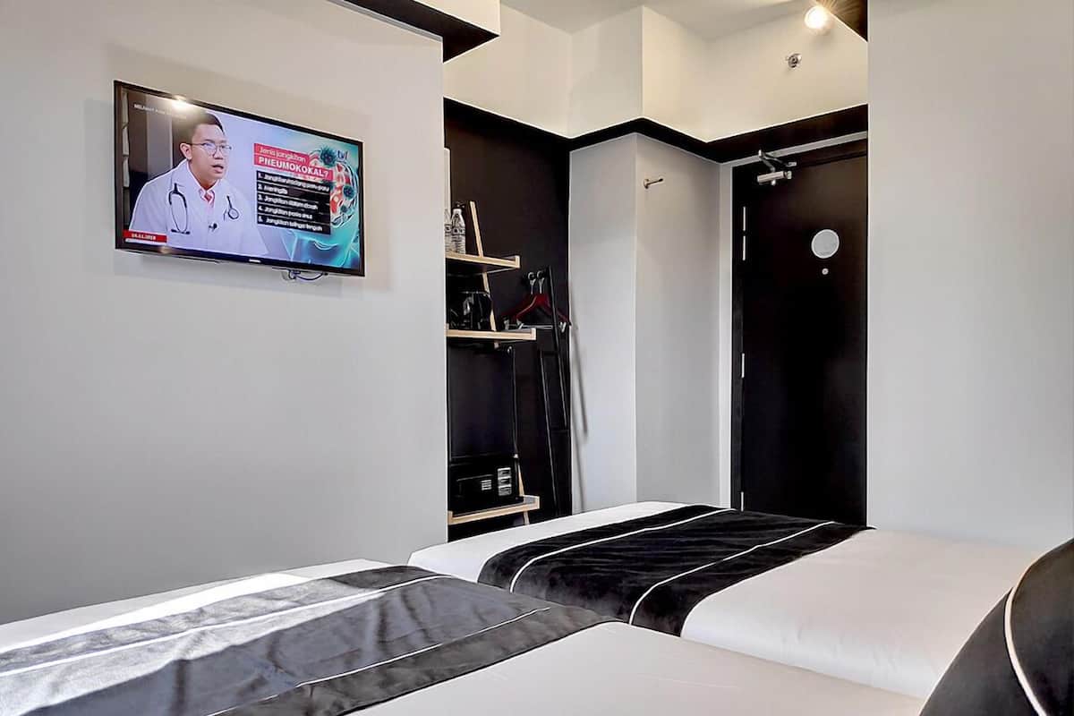 Deluxe-Zimmer (Amber - 1 Queen/ 2 Single Beds) | Minibar, Zimmersafe, Schreibtisch, laptopgeeigneter Arbeitsplatz