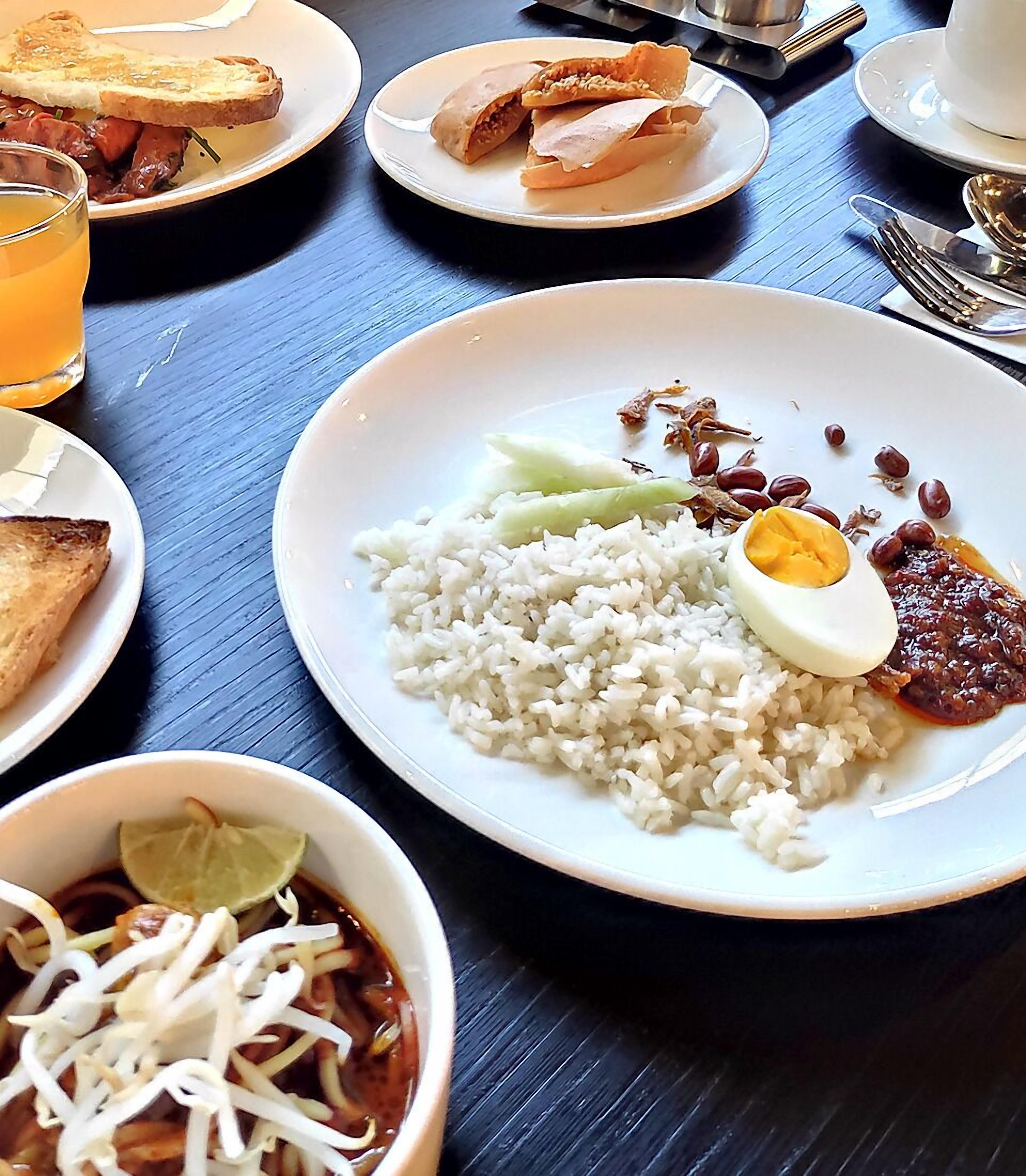 daily local cuisine breakfast (myr 18.00 per person)