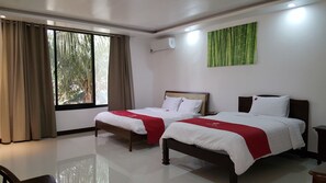 Premier Twin Room | Hypo-allergenic bedding, memory foam beds, soundproofing