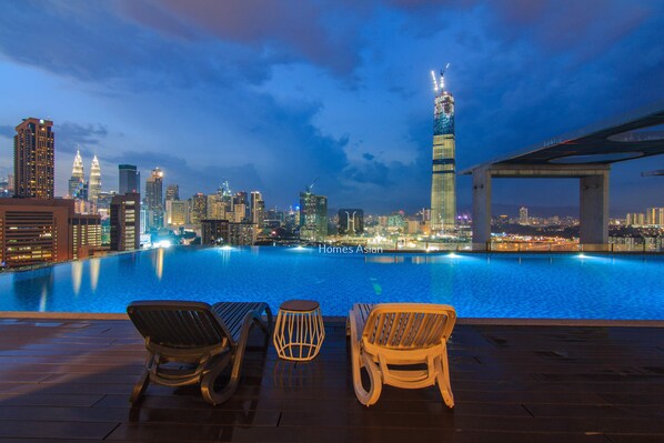 Hồ bơi ngoài trời