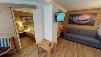 Departamento Confort | Sala de estar | Televisión de pantalla plana de 30 pulgadas con canales digitales