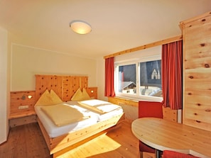 Premium bedding, in-room safe, desk, laptop workspace - Pension Bergkristall (Heiligenblut)