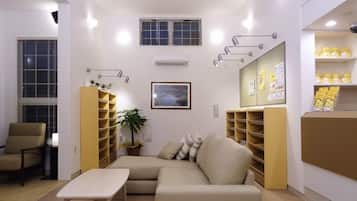 Coin salon dans le hall