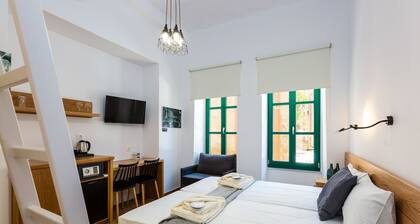 Ink Hotel Phos