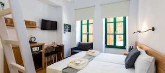 Ink Hotel Phos