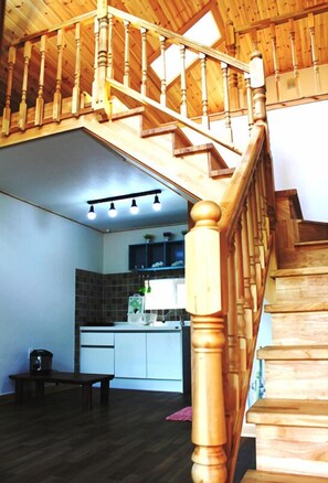 Duplex (105) | Living area | Flat-screen TV