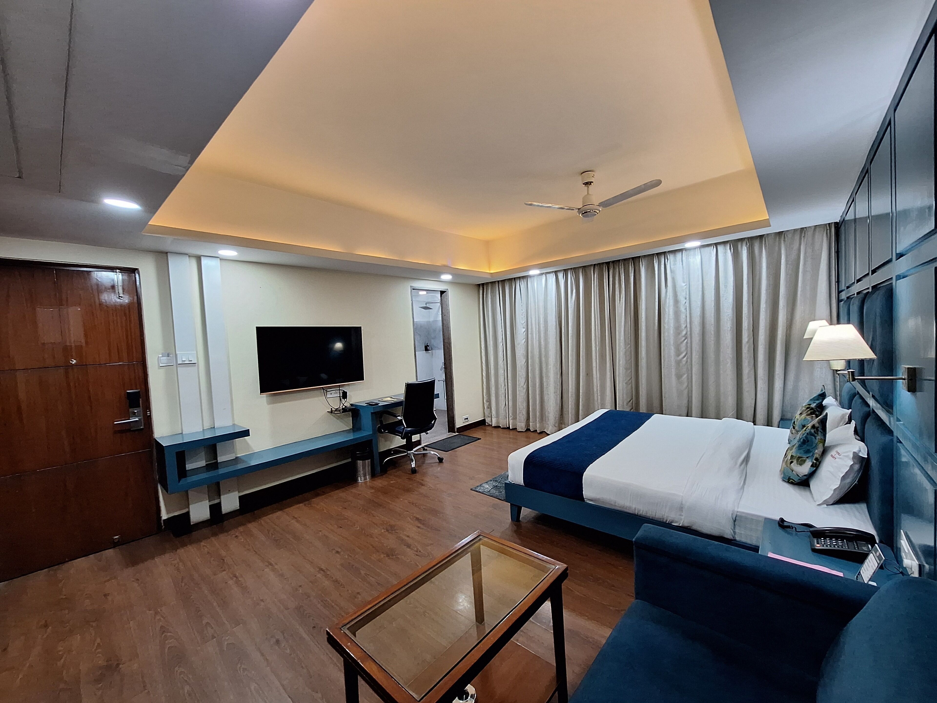 Executive Room | Premium bedding, minibar, desk, rollaway beds