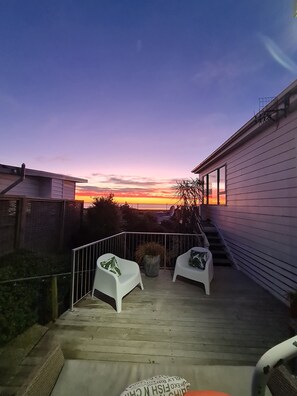 Terrace/patio - Our Riverton retreat with amazing sea views  is the perfect getaway ! (Riverton)