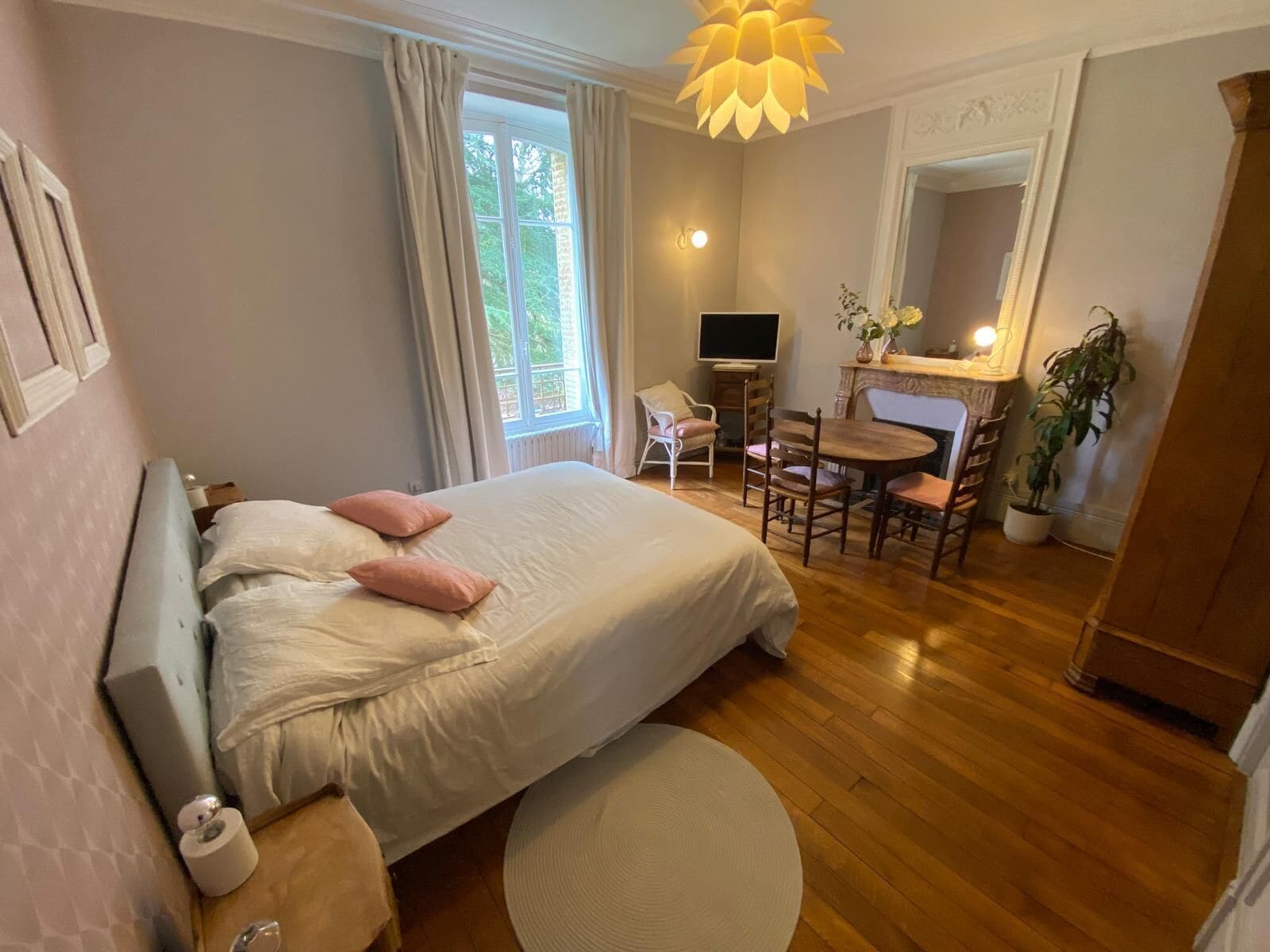 Individually decorated, laptop workspace, free wired internet