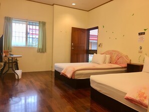Blackout drapes, free WiFi, bed sheets