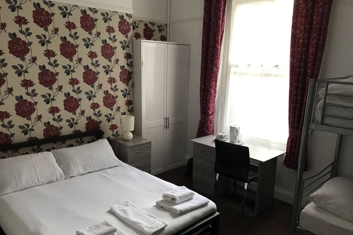 Economy Double Room | 1 bilik tidur, dihias secara berasingan