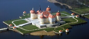 stille, tæt på centrum, 3 stuer, 2 til 6 gæster, 3 buslinjer i nærheden (50 m)