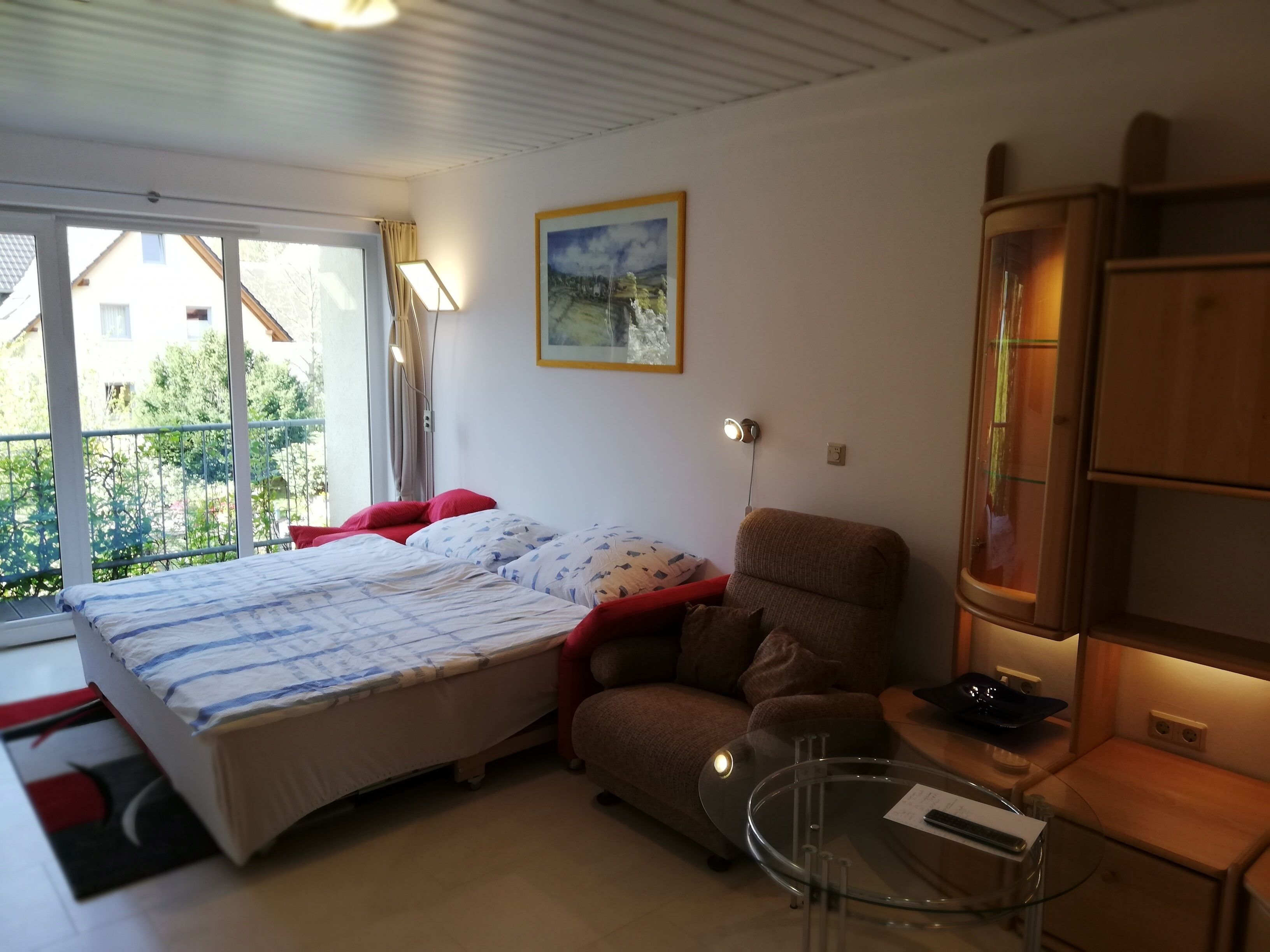 3 室のベッドルーム、セーフティボックス (室内)、デスク、アイロン / アイロン台