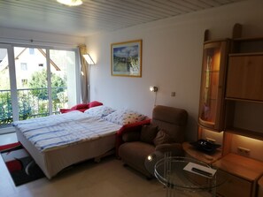 3 chambres, coffres-forts dans les chambres, bureau