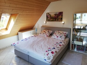 3 chambres, coffres-forts dans les chambres, bureau