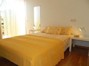 1 bedroom, desk, iron/ironing board, WiFi