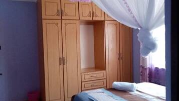 Select Comfort beds, in-room safe, desk, laptop workspace