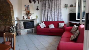 Fernseher, Kamin, Tischfußball