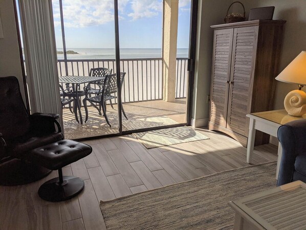 Condo, 2 Bedrooms | Living room