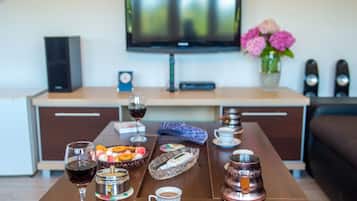 Villa, 2 Bedrooms | In-room dining